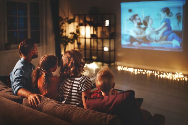 Семейный кинотеатр: 10 добрых фильмов для просмотра с детьми