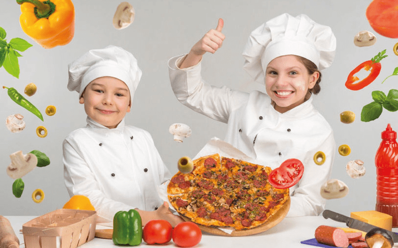 5 рецептов домашних пицц, которые легко приготовит ребёнок